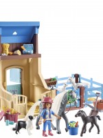 Στάβλος αλόγων με την Amelia και τον Whisper