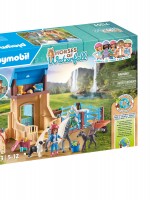 Στάβλος αλόγων με την Amelia και τον Whisper